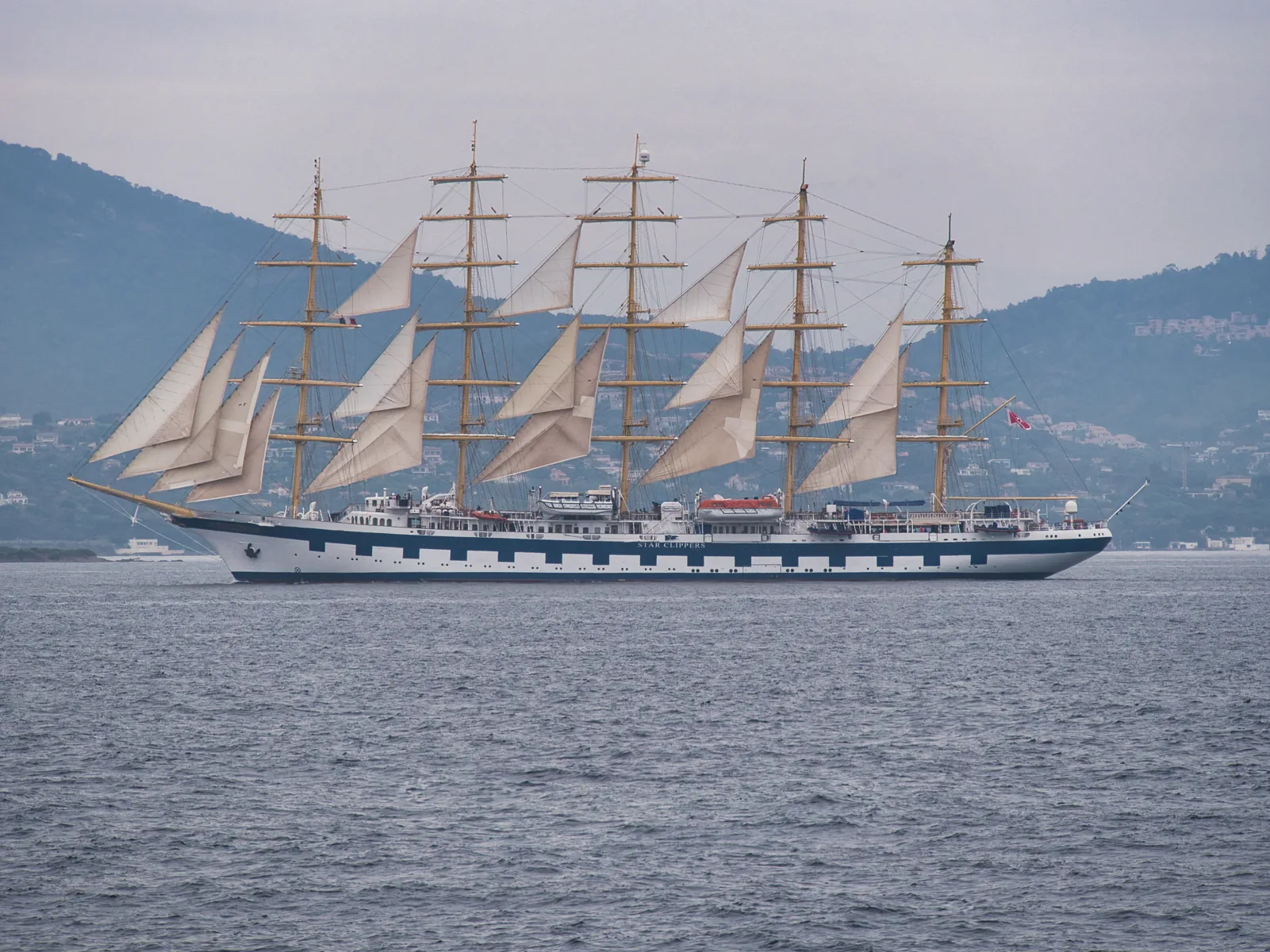 Royal Clipper et ses cinq mâts, photographiés par Horizon Duo